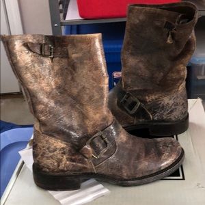 Frye Veronica Short Chocolate distresses boots